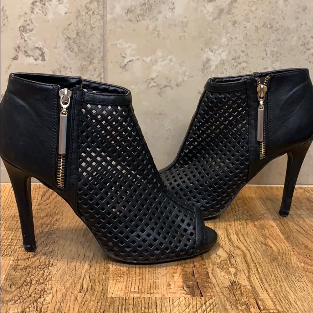 Heels - Picture 1 of 3